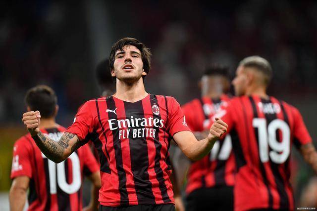 贝林厄姆：更衣室有很多领袖我们互相尊重